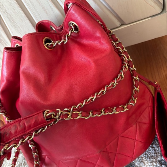 Authentic CHANEL red lambskin bucket with pouch - Picture 10 of 14